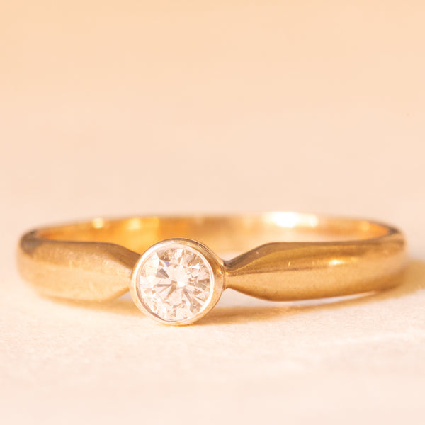 Solitario vintage in oro giallo 9K con diamante di taglio brillante (0.18ct ca.), anni ‘40