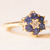 Vintage 14K yellow gold daisy ring with synthetic sapphires (approx. 0.60ctw) and brilliant cut diamond (approx. 0.10ct), 80s/90s