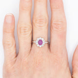 Anello a margherita vintage in platino con rubino stellato (1.35ct) e diamanti (0.66ctw ca.), anni ‘90