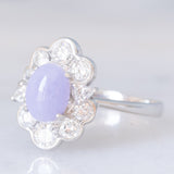 Anello a margherita in platino con giada lavanda (1.55ct) e diamanti (0.81ctw), anni ‘90