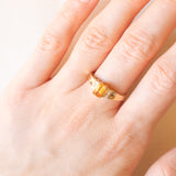 Bague vintage en or jaune 10 carats avec quartz citrine (environ 0.45 ct) et diamants taille brillant (environ 0.06 ct au total), années 70