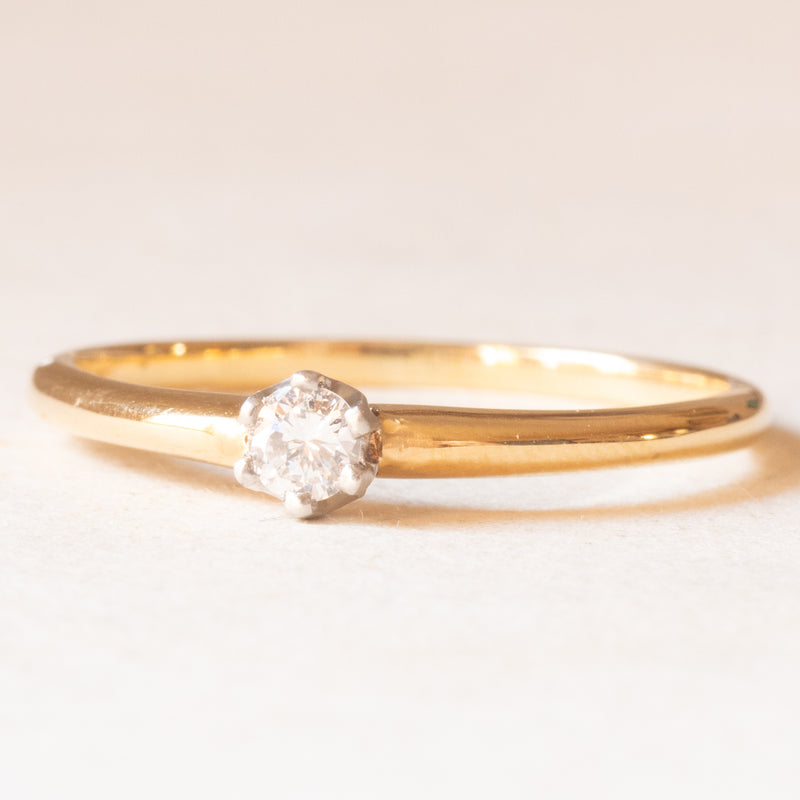 Solitario vintage in oro giallo e bianco 18K con diamante di taglio brillante (0.15ct ca.), anni ‘60