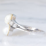 Anello contrarier vintage in oro bianco 18K con perle bianche e diamanti di taglio rosetta (0.36ctw ca.), anni ‘50/‘60
