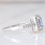 Anello a margherita in oro bianco 9K con tanzanite (0.30ct ca.) e diamanti (0.15ctw ca.), anni ‘90