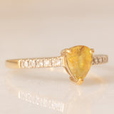 Anello vintage in oro giallo 9K con tormalina gialla (0.60ct ca.) e diamanti (0.10ctw ca.)