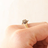 Solitär aus 14-karätigem Gelbgold mit Diamant im Brillantschliff (ca. 0.25 ct) und schwarzer Emaille, 50er Jahre