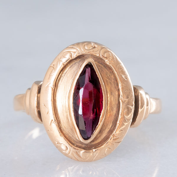 Anello vintage in oro giallo 14K con granato di taglio marquise (0.50ct ca.), anni ‘60