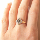 Bague vintage en or jaune et blanc 9 carats avec saphirs (environ 0.36 ct au total) et diamants (environ 0.06 ct au total), années 80/90