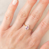 Anello a margherita in oro giallo 9K con zaffiro viola sintetico (0.25ct) e zirconi bianchi
