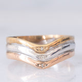 Anello “triplo” in tre ori (giallo, bianco e rosa) 8K con pietre bianche, anni ‘80