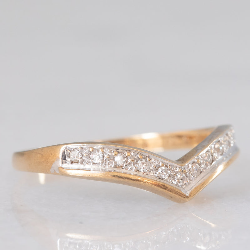 Anello a “V” in oro giallo e bianco 9K con diamanti (0.05ctw ca.), anno 1989