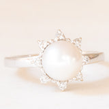 Anello a margherita vintage in oro bianco 14K con perla bianca coltivata e diamanti (0.08ctw ca.), anni ‘60