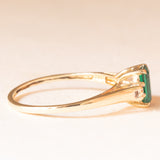 Vintage 9K yellow gold trilogy with synthetic emerald (approx. 0.40ct) and diamonds (approx. 0.02ctw), 60s/70s