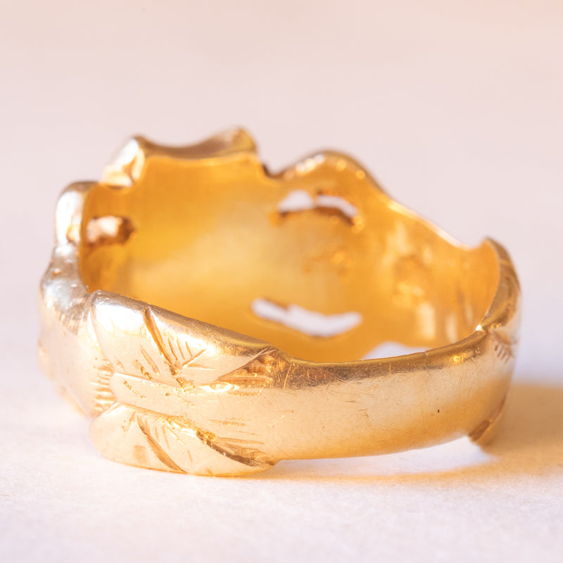 Anello vintage in oro giallo 18K decorato da uno scudo e da due sirene, anni ‘60