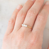 Trilogy antico in oro giallo e bianco 18K con diamanti di taglio brillante (0.40ctw ca.), anni ‘20/‘30