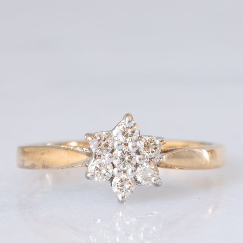 Anello a margherita vintage in oro giallo e bianco 9K con diamanti di taglio brillante (0.25ctw ca.), anni ‘80/‘90