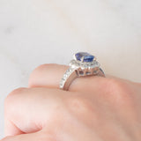 Anello a margherita in platino con tanzanite (1.70ct) e diamanti (1.28ctw), anni '90/anni '2000