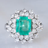 Anello vintage in oro bianco 14K con smeraldo (2ct ca.) e diamanti di taglio brillante (1.40ctw ca.), anni ‘60/‘70