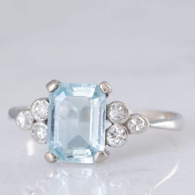 Anello vintage in platino con acquamarina (1.40ct ca.) e diamanti (0.18ctw ca.), anni ‘70