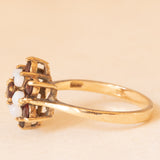 Vintage-Blumenring aus 9-karätigem Gelbgold mit Opalen (ca. 0.50 ctw) und Granaten (ca. 0.70 ctw), Jahr 1978