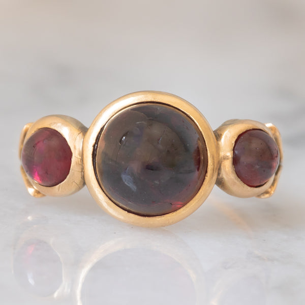 Trilogy vintage in oro giallo 14K con granati di taglio cabochon (5.50ctw ca.), anni ‘40/‘50