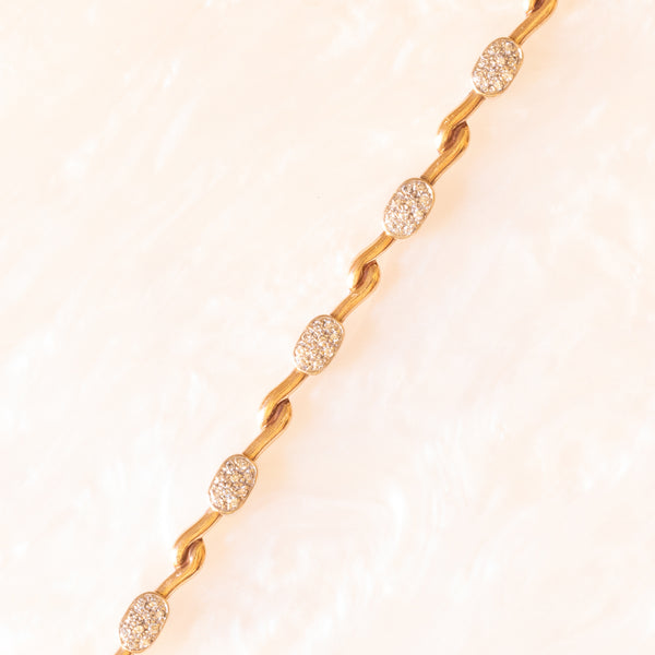Bracciale semirigido vintage in oro giallo e bianco 18K con pavé di diamanti di taglio brillante (0.50ctw ca.)