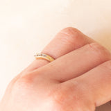 Anello a “V” vintage in oro giallo 9K con diamanti (0.07ctw ca.)