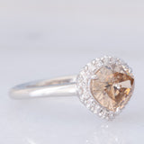 Anello a margherita vintage con diamante fancy di 1.68ct e con diamanti bianchi di contorno, anni ‘90/anni ‘2000