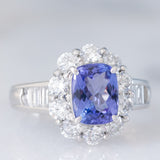 Anello a margherita vintage in platino con tanzanite (2.04ct) e diamanti di taglio brillante e baguette (1.35ctw), anni ‘90