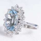 Anello a margherita vintage in oro bianco 8K con acquamarina (5.18ct ca.) e diamanti di taglio brillante e di taglio marquise (2.50ctw ca.), anni ‘70/‘80