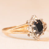 Anello a margherita vintage in oro giallo e bianco 9K con zaffiro (0.50ct ca.) e diamanti (0.08ctw ca.), anno 1987