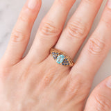 Anello vintage in oro giallo 9K con apatite (0.80ctw ca.) e zaffiri (0.37ctw ca.), anni ‘80/‘90