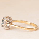 Anello a margherita vintage in oro giallo e bianco 9K con topazio azzurro (0.40ct ca.) e diamanti (0.12ctw ca.), anni ‘90