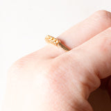 Vintage-Band aus 9-karätigem Gelbgold mit synthetischen gelben Saphiren (ca. 0.50 ctw), 60er/70er Jahre