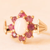 Vintage 9K yellow gold daisy ring with opal (approx. 0.30ct) and synthetic rubies (approx. 0.50ctw), year 1973-1974