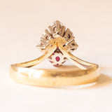 Ring aus 14-karätigem Gelb- und Weißgold mit synthetischem Rubin (ca. 0.90 ct) und Diamanten im Brillantschliff (ca. 0.50 ctw), 20er Jahre