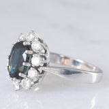 Gänseblümchenring aus 14 Karat Weißgold mit Saphir (ca. 1.50 ct) und Diamanten im Brillantschliff (ca. 0.60 ctw), 70er Jahre