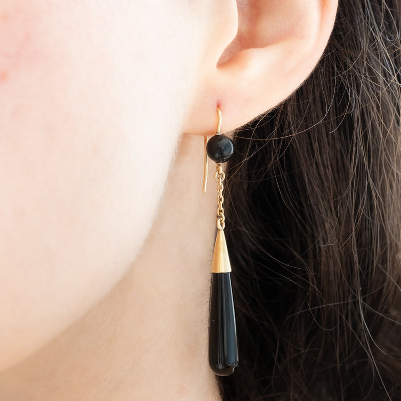 Orecchini pendenti vintage in oro giallo 18K con onice, anni ‘70