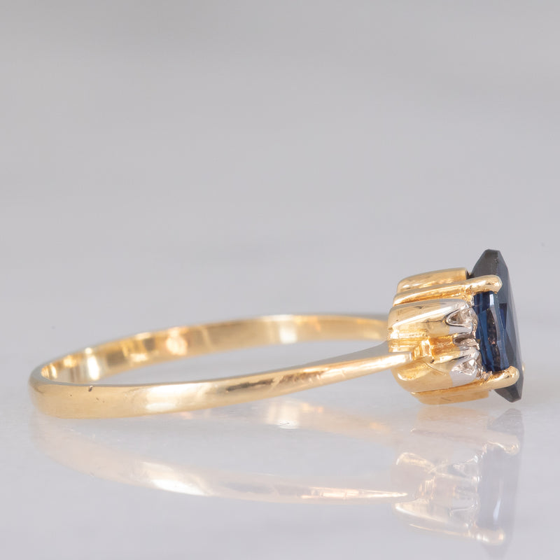 Anello vintage in oro giallo 18K con zaffiro (0.35ct ca.) e diamanti (0.04ctw ca.)