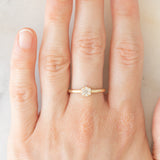 Anello a fiore vintage in oro giallo 14K con diamanti di taglio brillante (0.10ctw ca.), anni ‘80
