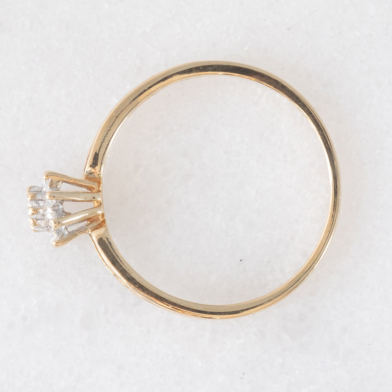 Anello a margherita in oro giallo 9K con diamanti (0.20ctw ca.), anno 1975