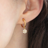 Orecchini a cerchio con fiori in oro giallo 18K con diamanti di taglio brillante (0.40ctw), anni ‘70/‘80