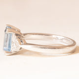 Vintage-Ring im Art-Déco-Stil aus 9-karätigem Weißgold mit blauem Topas (ca. 1.40 ct) und Diamanten (ca. 0.02 ctw),