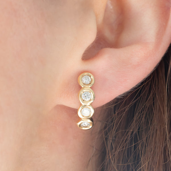 Orecchini a “C” vintage in oro giallo 18K con diamanti di taglio brillante (0.80ctw ca.), anni ‘70/‘80