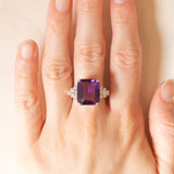 Bague vintage en or blanc 18 carats avec améthyste (environ 7 ct) et diamants taille brillant (environ 0.50 ct), années 70