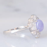 Anello a margherita in platino con giada lavanda (1.55ct) e diamanti (0.81ctw), anni ‘90