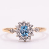 Anello a margherita vintage in oro giallo 9K con topazio azzurro (0.45ct ca.) e diamanti (0.14ctw ca.), anni ‘90