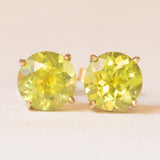 Vintage-Ohrringe aus 9-karätigem Gelbgold mit Lichtpunkten und grünen Peridoten (ca. 2 ctw)
