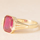 Anello da cocktail vintage in oro giallo 8K con rubino sintetico (2.50ct ca.), anni ‘70
