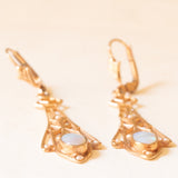 Orecchini pendenti vintage in stile Art Nouveau in oro giallo 8K con opali (0.80ctw ca.) e perline bianche